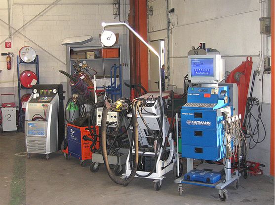 KFZ-Werkstatt von Lackiertechnik RAUE in Steinfurt - Geräte zur Prüfung